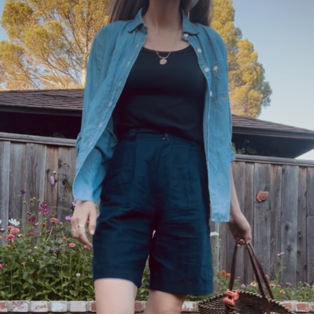 Vintage 90’s Women's Linen long tailored Shorts in navy